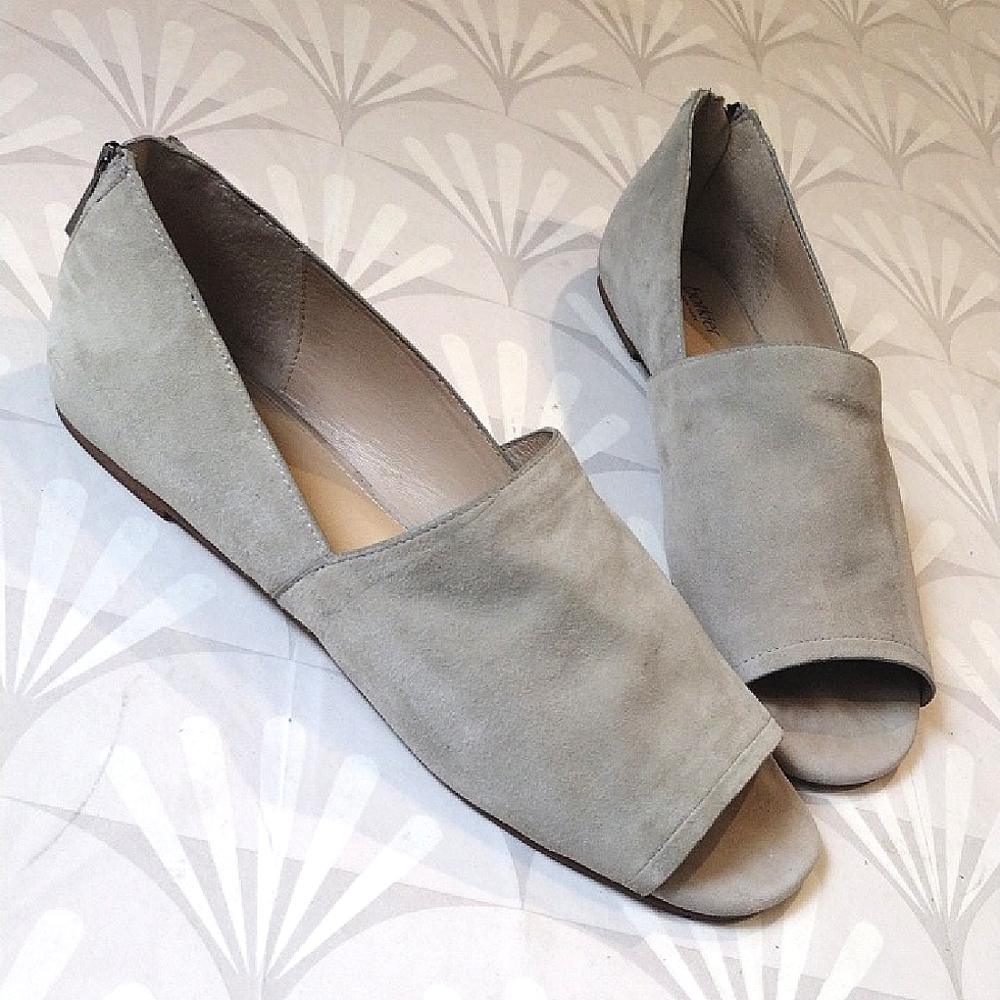 Botkier New York oat color open toe flats